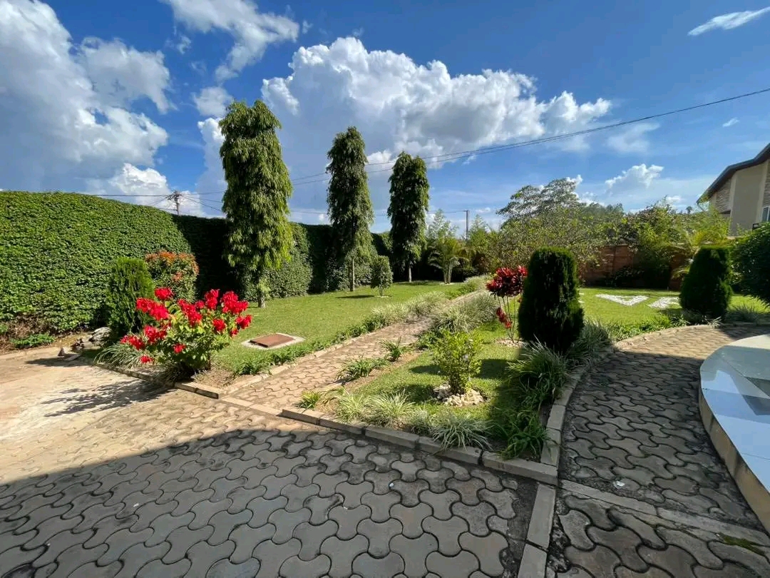 Un furnished villa for sale in kibagababaga in good neighbourhood