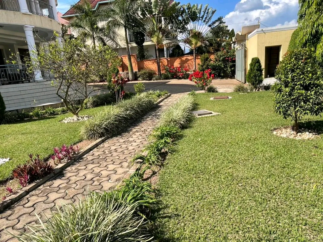 Un furnished villa for sale in kibagababaga in good neighbourhood