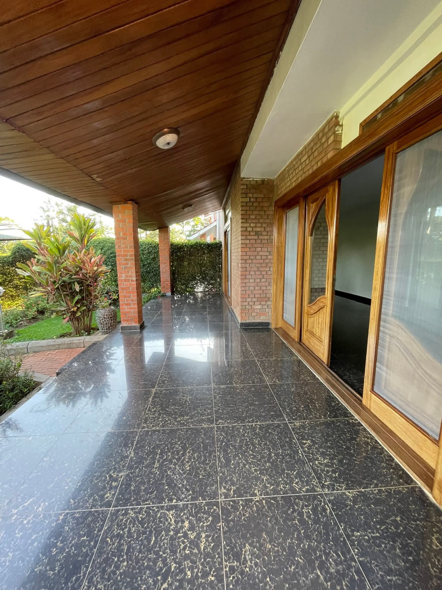 Nice modern well renovated house for rent in gacuriro vision 20 near Simba centre