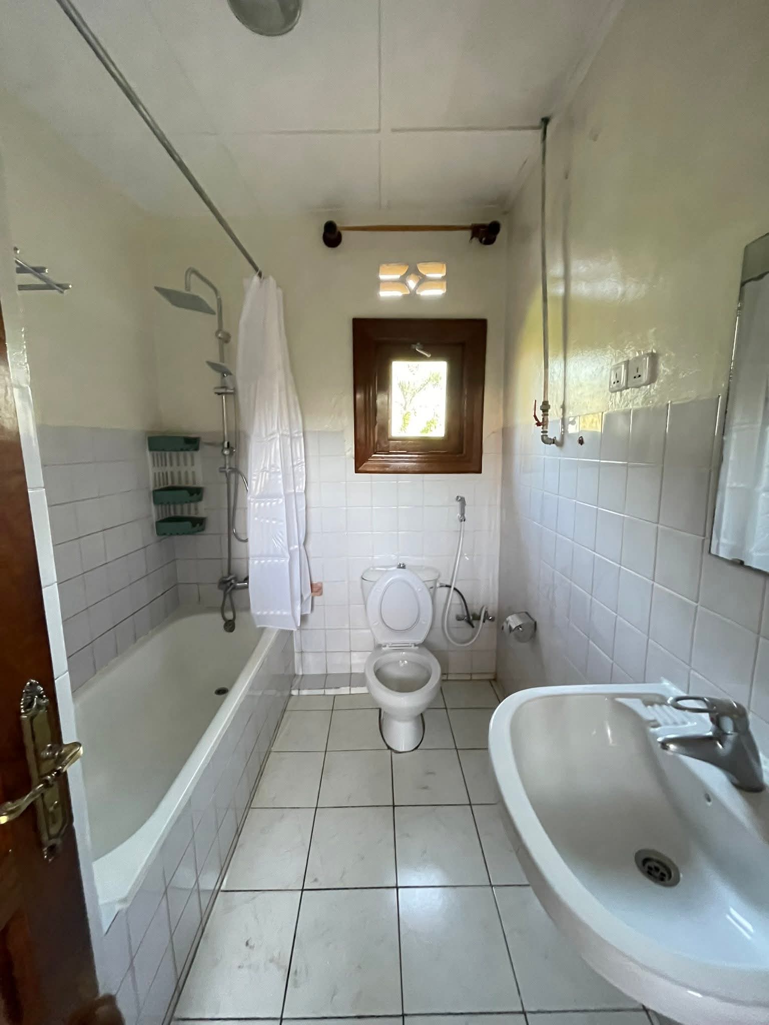 Nice modern well renovated house for rent in gacuriro vision 20 near Simba centre
